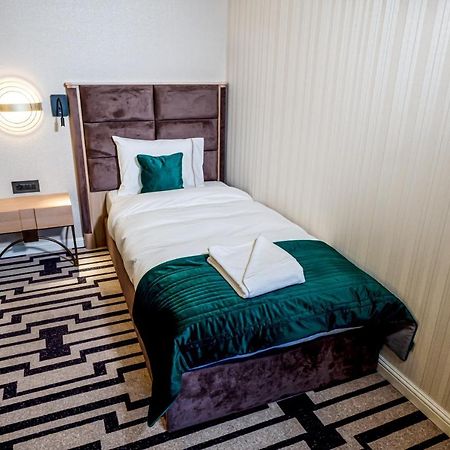 Hotel Carolin Călimăneşti Buitenkant foto