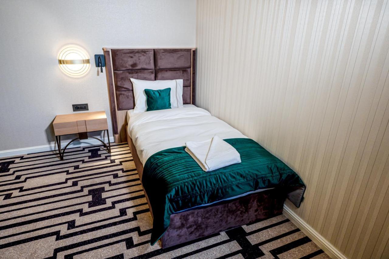 Hotel Carolin Călimăneşti Buitenkant foto