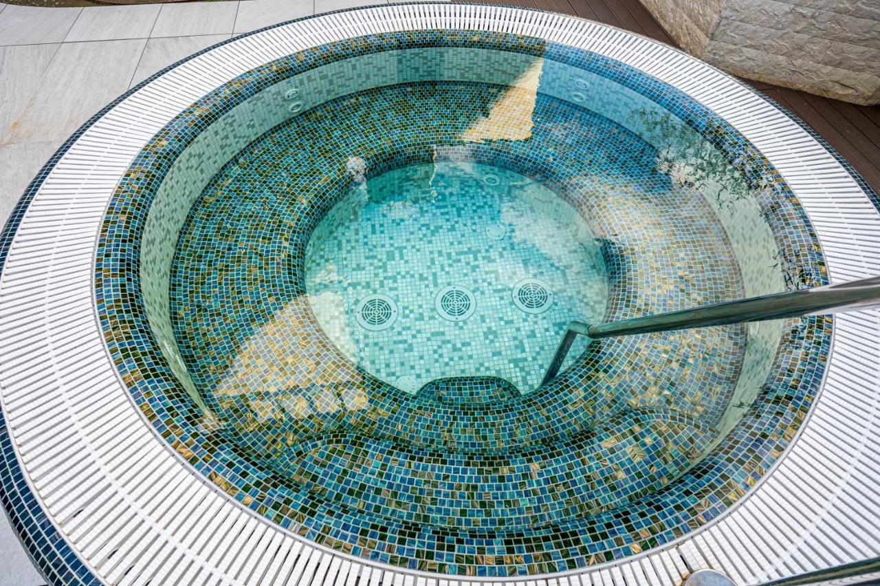 Hotel Carolin Călimăneşti Buitenkant foto