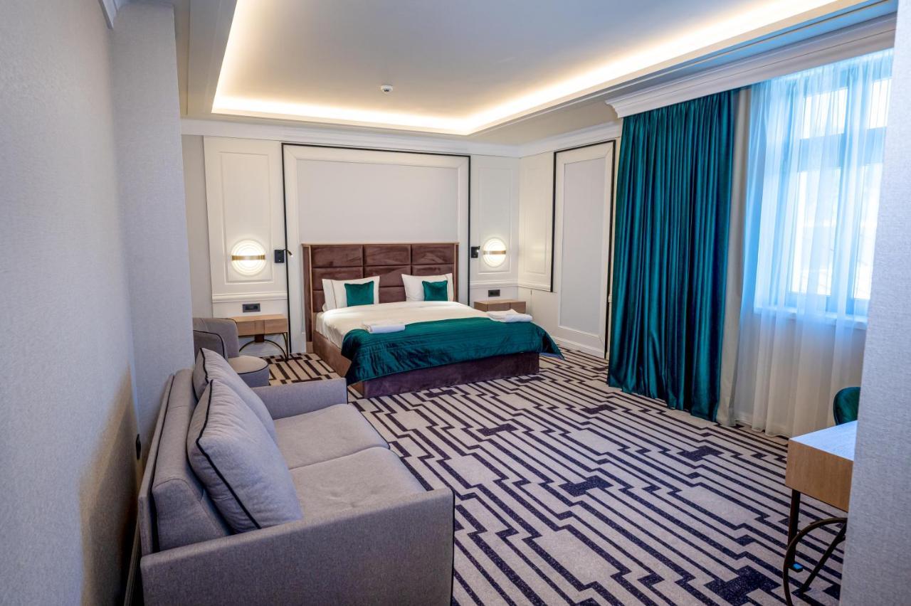 Hotel Carolin Călimăneşti Buitenkant foto