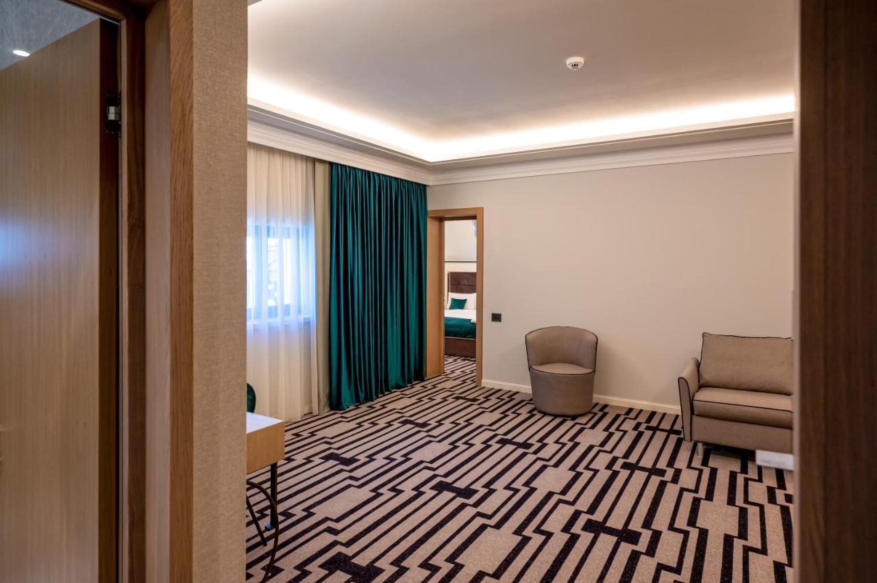 Hotel Carolin Călimăneşti Buitenkant foto
