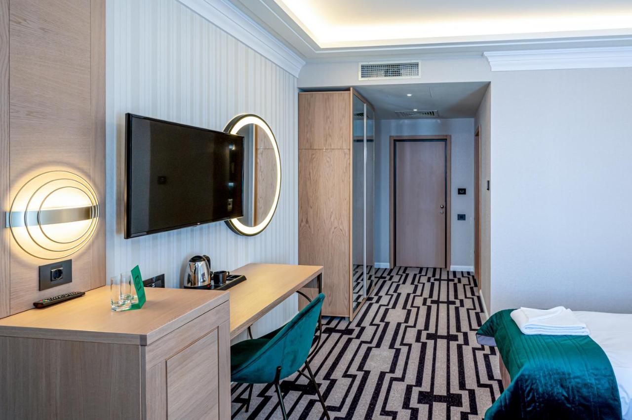 Hotel Carolin Călimăneşti Buitenkant foto